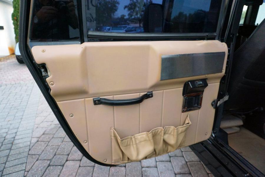 Детали интерьера HMMWV M998 1997 года  (фото 12 из 56)